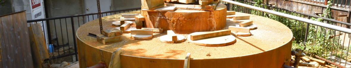 有馬温泉の源泉のタンク