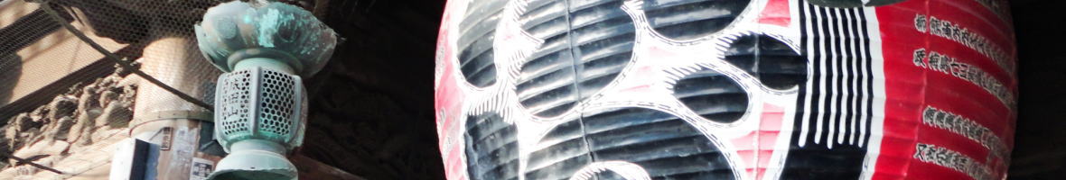 成田山新勝寺の仁王門の大提灯